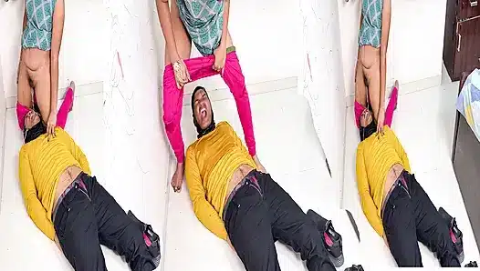 A thief broke into Komal’s house, looted gold, and kicked it from behind.