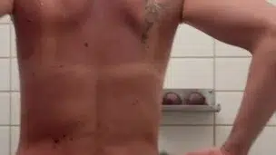 Chli Fingerle ir Badi Duschi😈