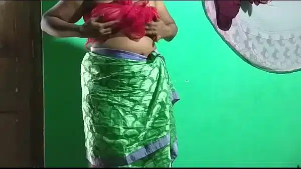 desi  indian horny tamil telugu kannada malayalam hindi vanitha showing big boobs and shaved pussy  press hard boobs press nip rubbing pussy masturbation using green candle