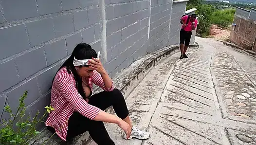 I fuck nerdo at home in the middle of pregnancy the bastard had a lot of milk and came in my pussy