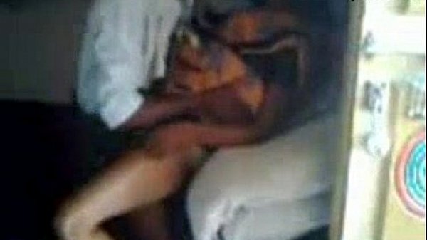 தெலுங்கு அய்ட்டம் டா இந்த பொம்பல