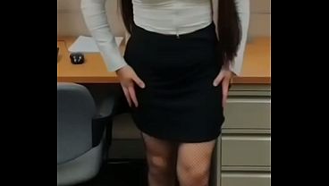 Secretaria Culona Se Graba Bailando Pero Shhhh Tengo Videos De Ella Cogiendo En La Oficina!!! MIRALOS EN ESTE CANAL
