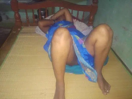 Kadhalan sunniyai kaiyaal aatum munnaal kadhali, ex-wife handjop with boy friend