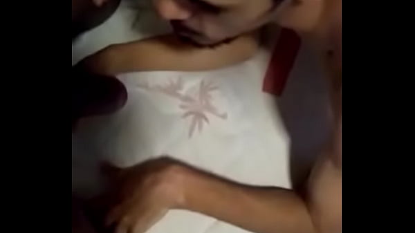 Chupando o pirocão do colega do XVideos